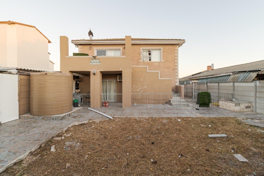 4 Bedroom Property for Sale in Devon Park Western Cape